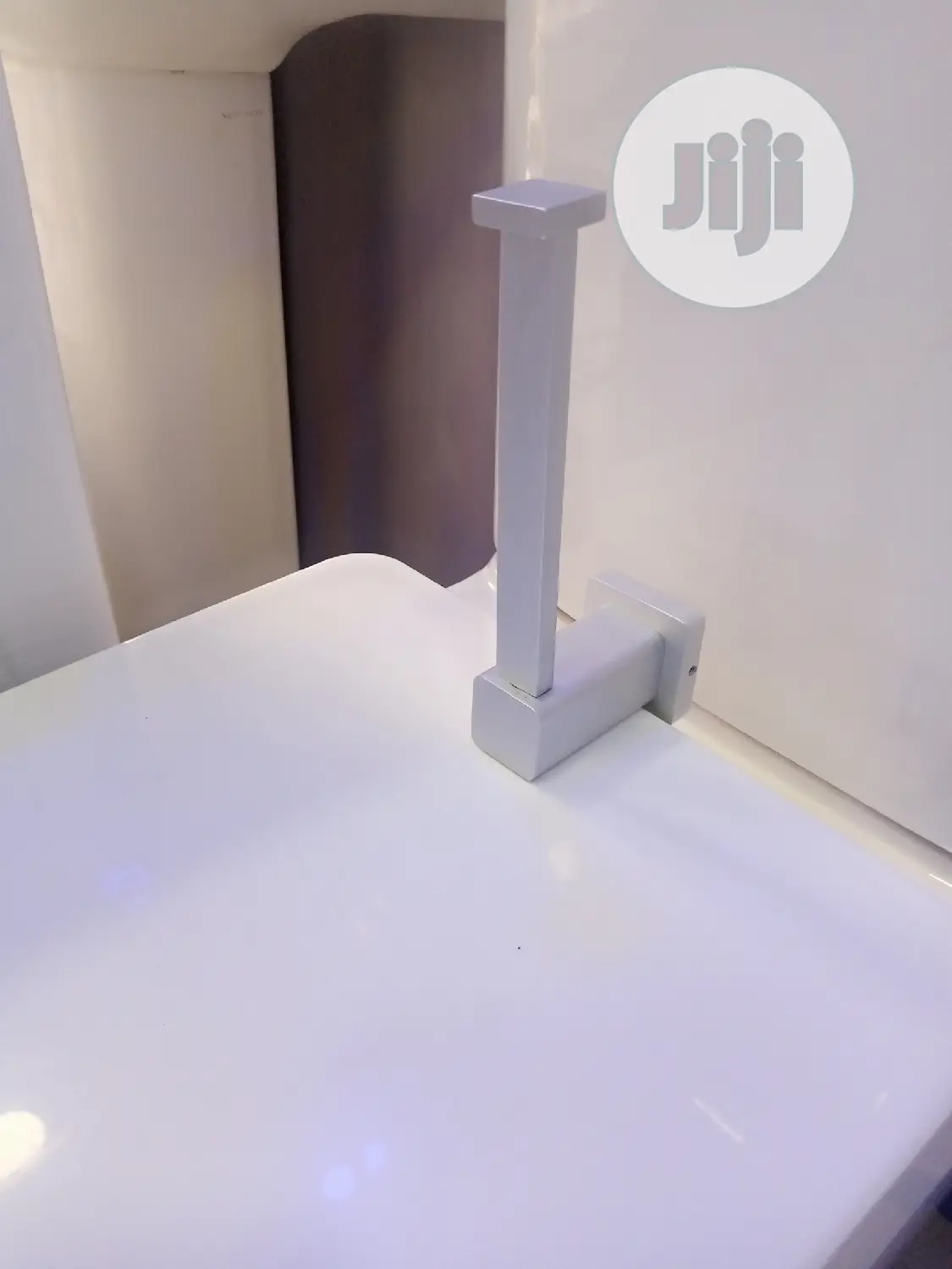 L Shape Tissue Holder