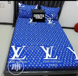 Beautiful Bedspread and 4 Pillow Cases