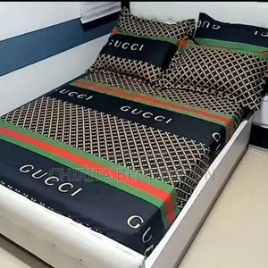 Beautiful Bedspread and 4 Pillow Cases