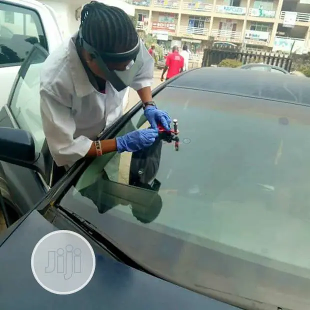 Car Cracked Windscreen/Windshield
