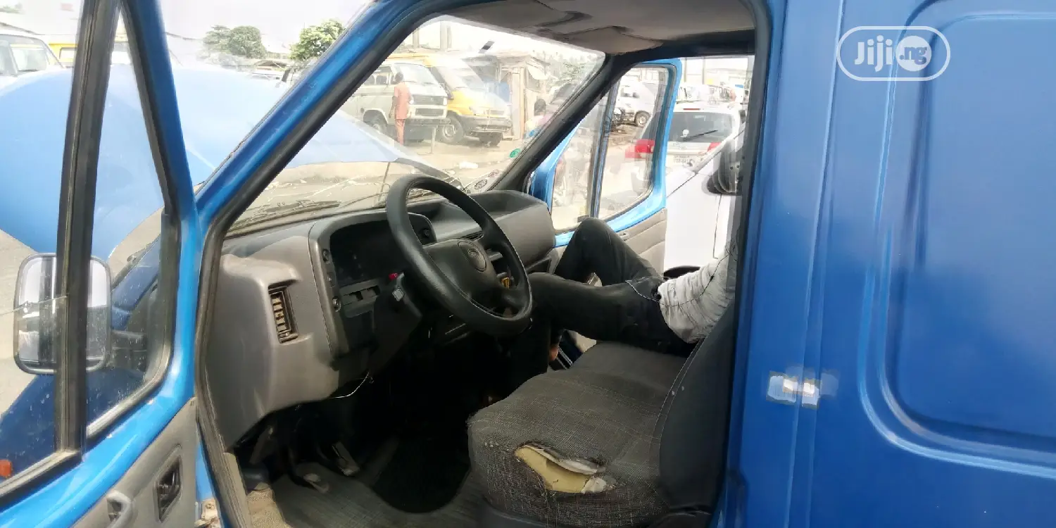 Ford Transit 2002 Blue