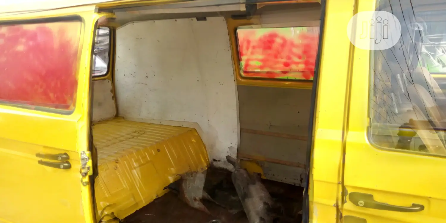 Volkswagen Transporter 1999 Yellow