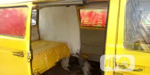 Volkswagen Transporter 1999 Yellow