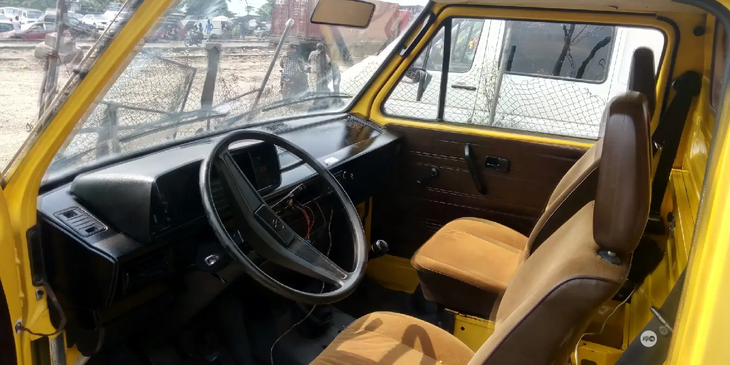 Volkswagen Transporter 1999 Yellow
