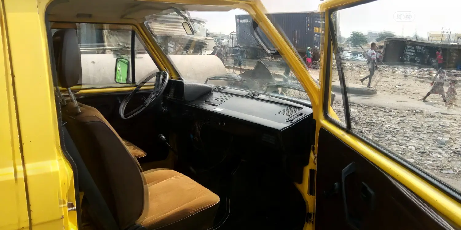 Volkswagen Transporter 1999 Yellow
