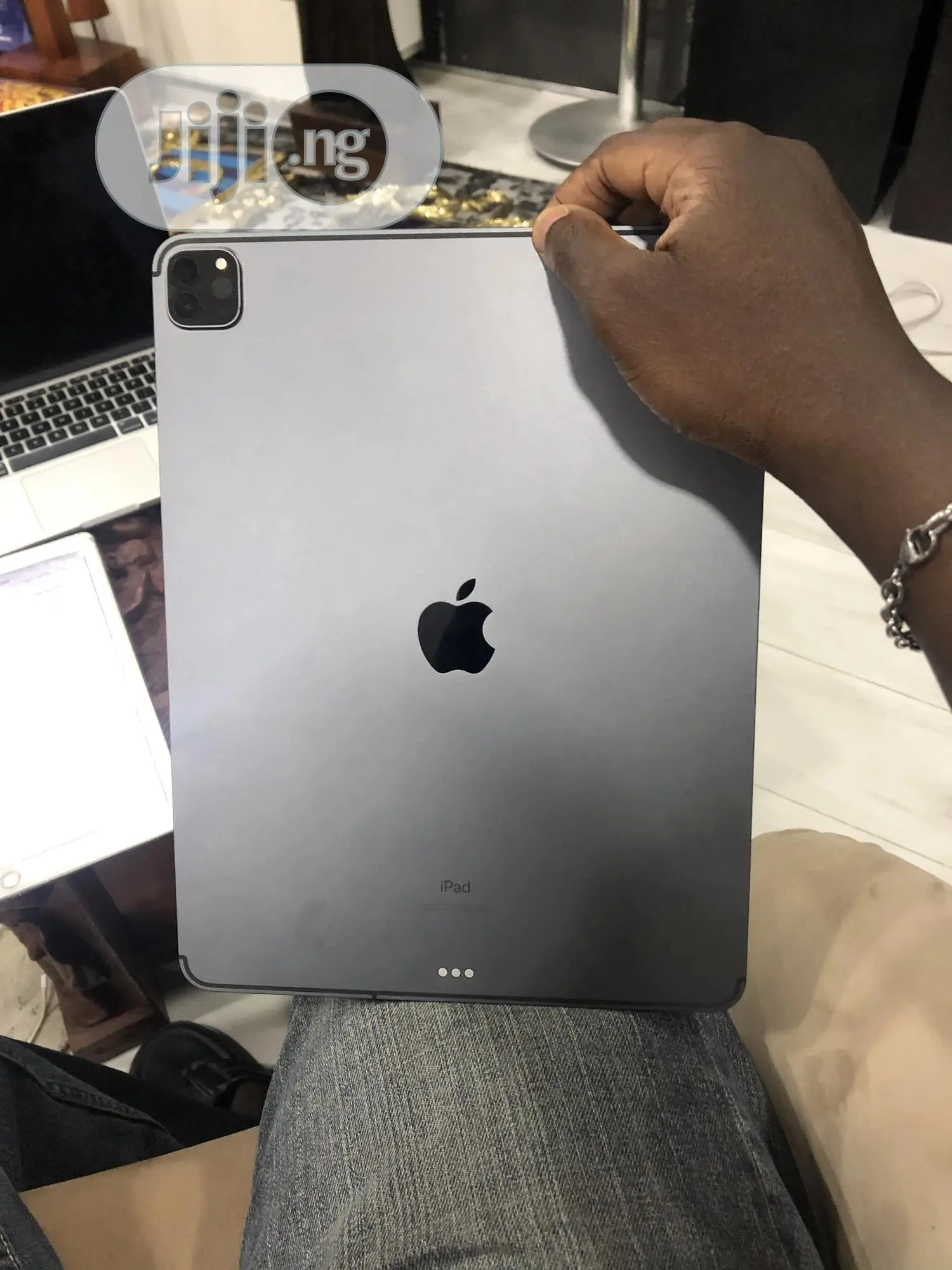 New Apple iPad Pro 12.9 (2020) 256 GB