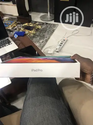 New Apple iPad Pro 12.9 (2020) 256 GB