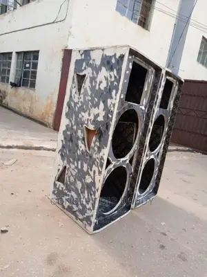 Empty Speaker Box