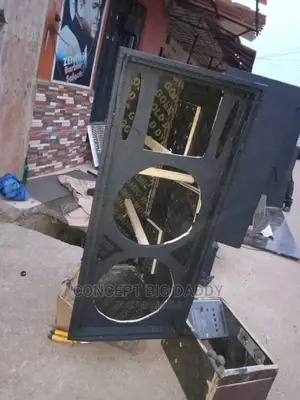 Empty Speaker Box