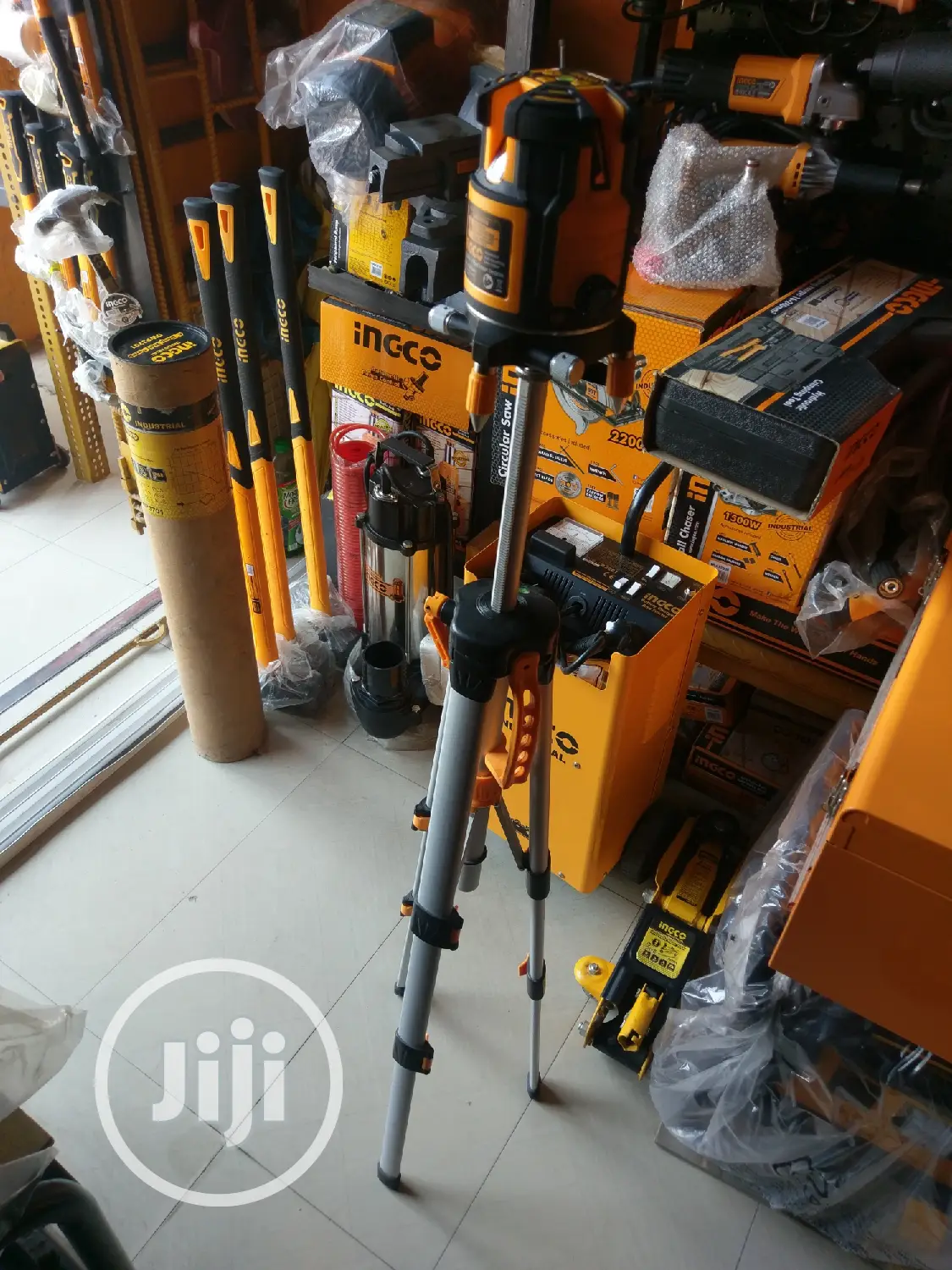 Self-leveling Line Laser With Tripod