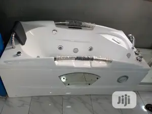 Single Jacuzzi