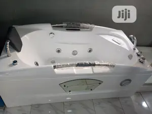 Single Jacuzzi