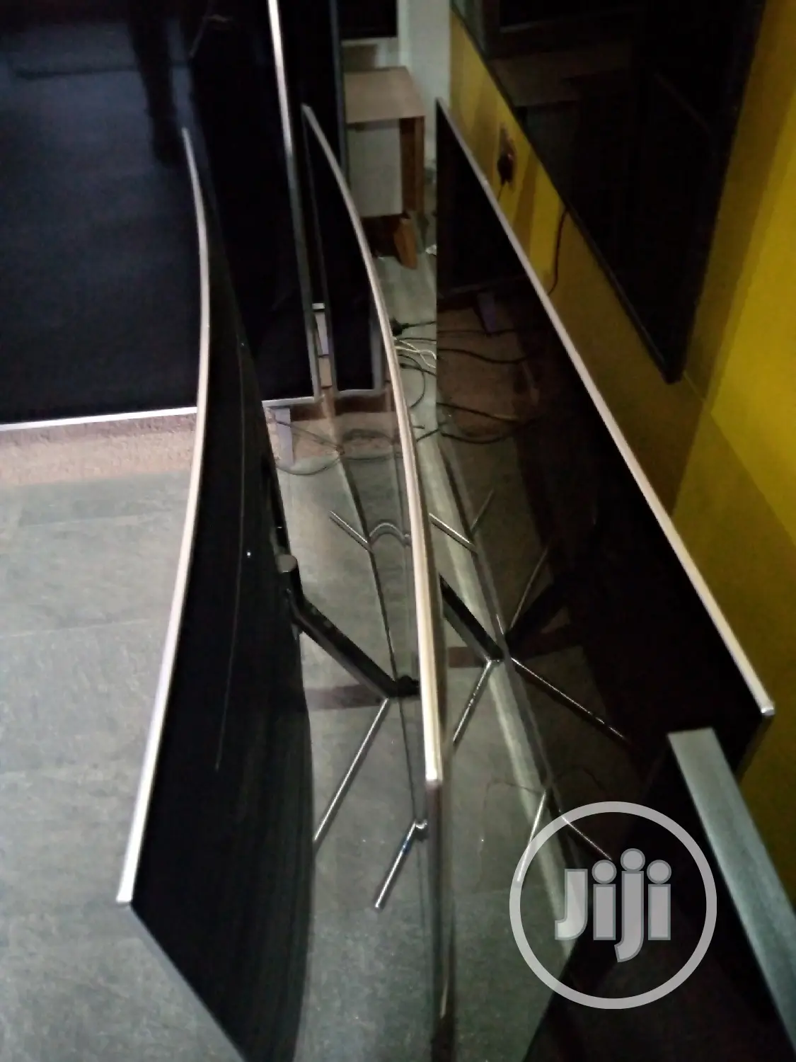 Specialist On Large TV