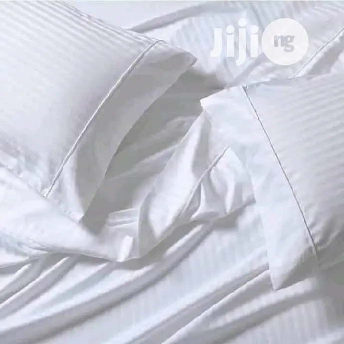 Luxurious White Striped Bedding Set