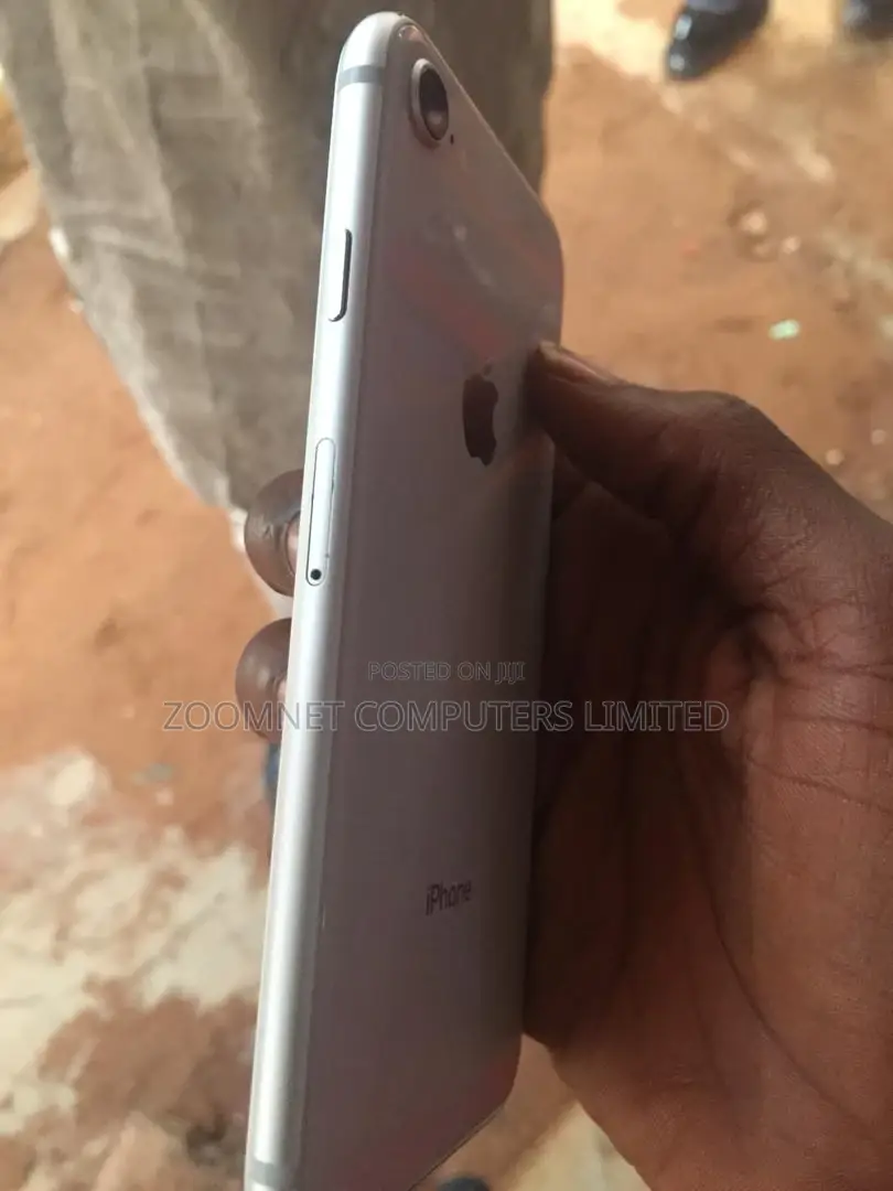 Apple iPhone 8 64 GB Gray