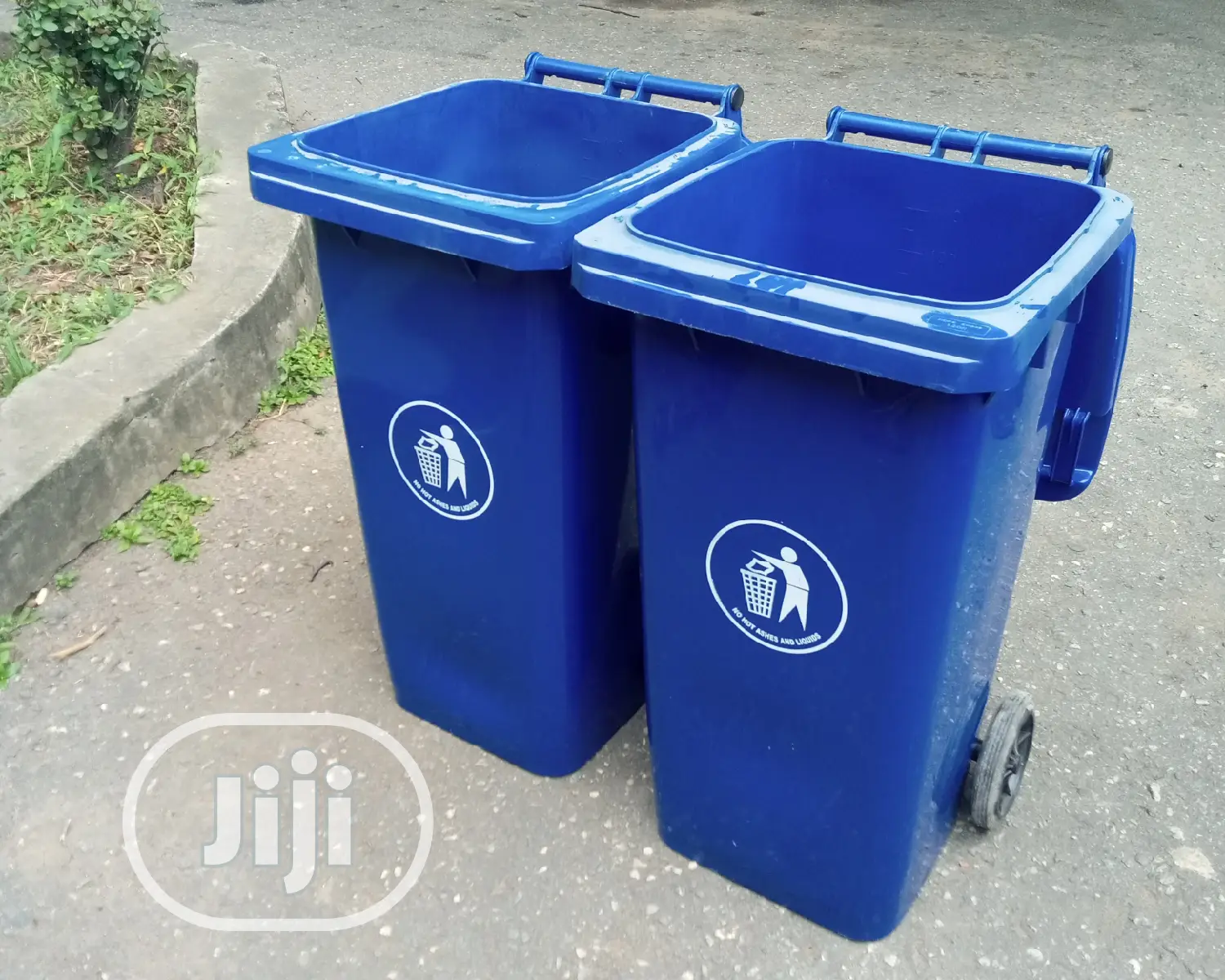 Industrial 120 Litre Trash Bin