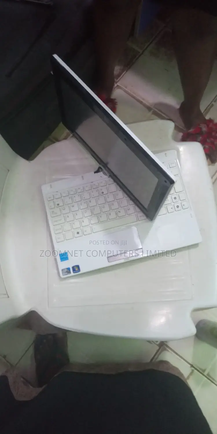 Laptop Asus 2GB Intel HDD 250GB