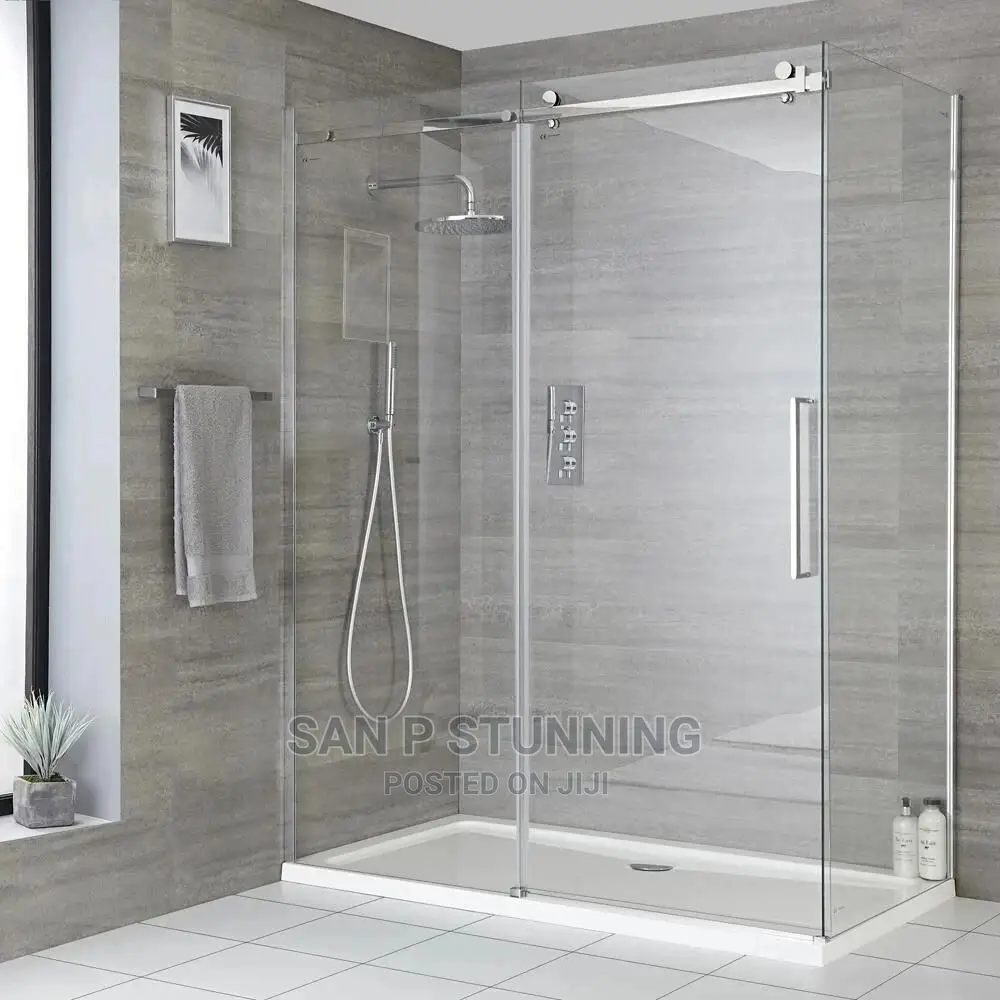 Enclosed Glass Shower Cubicle