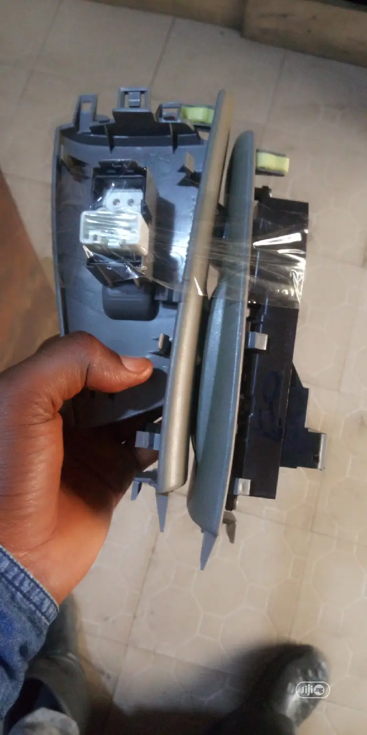 Complete Button (Tapping Glass) for Corolla 2005 Model