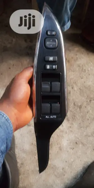 Central Lock (Buton) for Avalon 2015 Model
