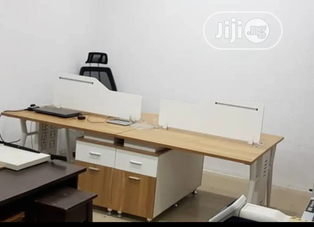 4 Seater Workstation