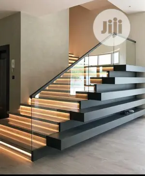 Frameless Glass Staircase and Balcony