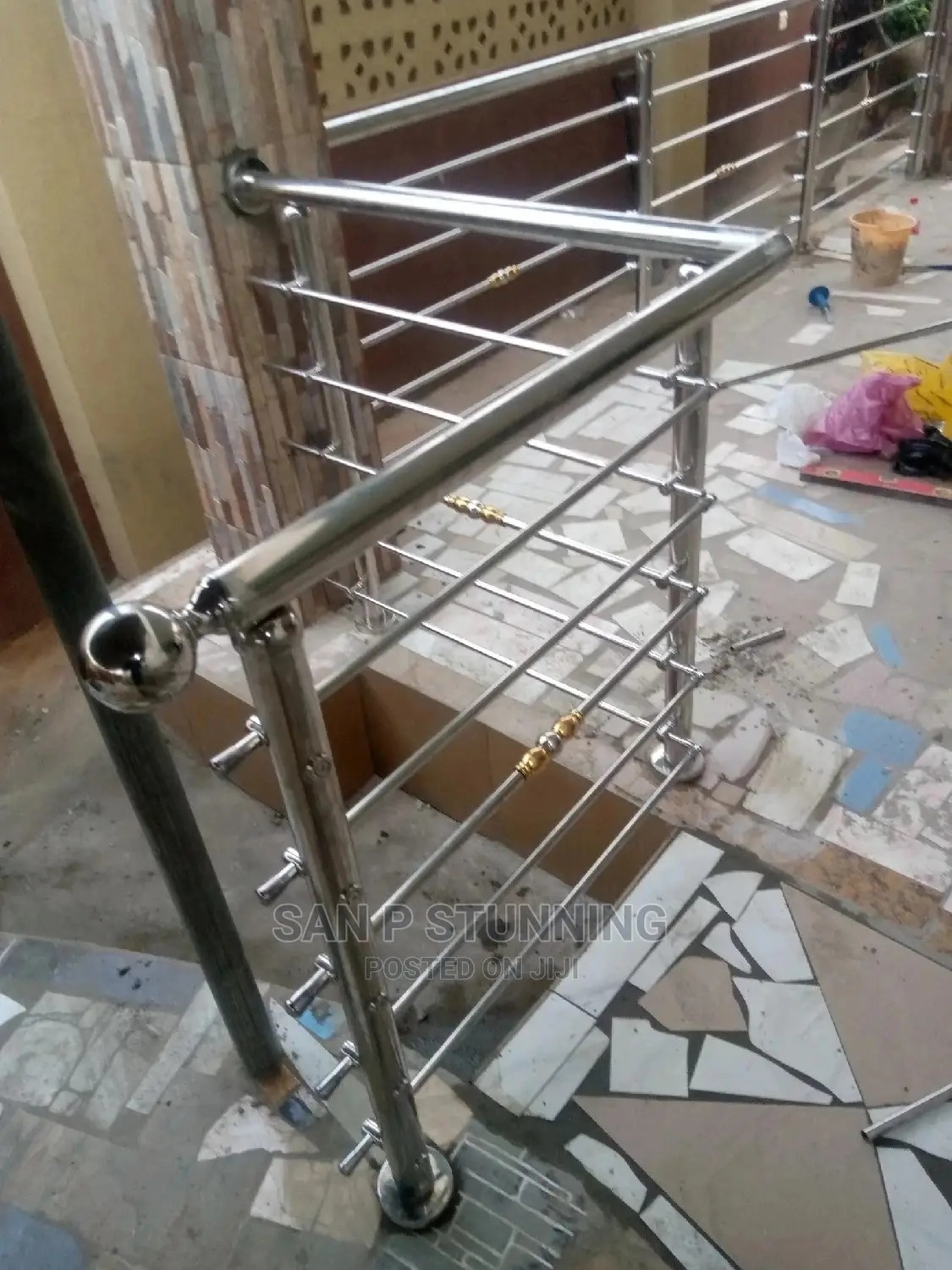 Stainless Handrail Lining With Gold Rings