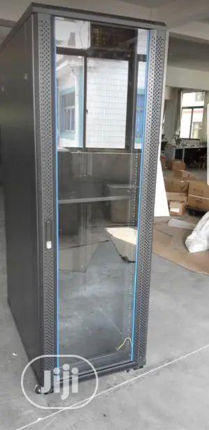 42u Rack 600 by 800