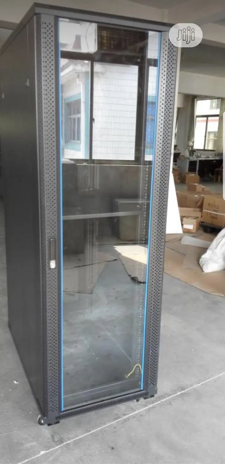 42u Rack 600 by 800