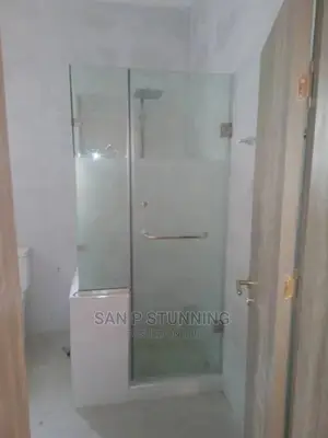 Enclosed 10mm Glass Shower Cubicle
