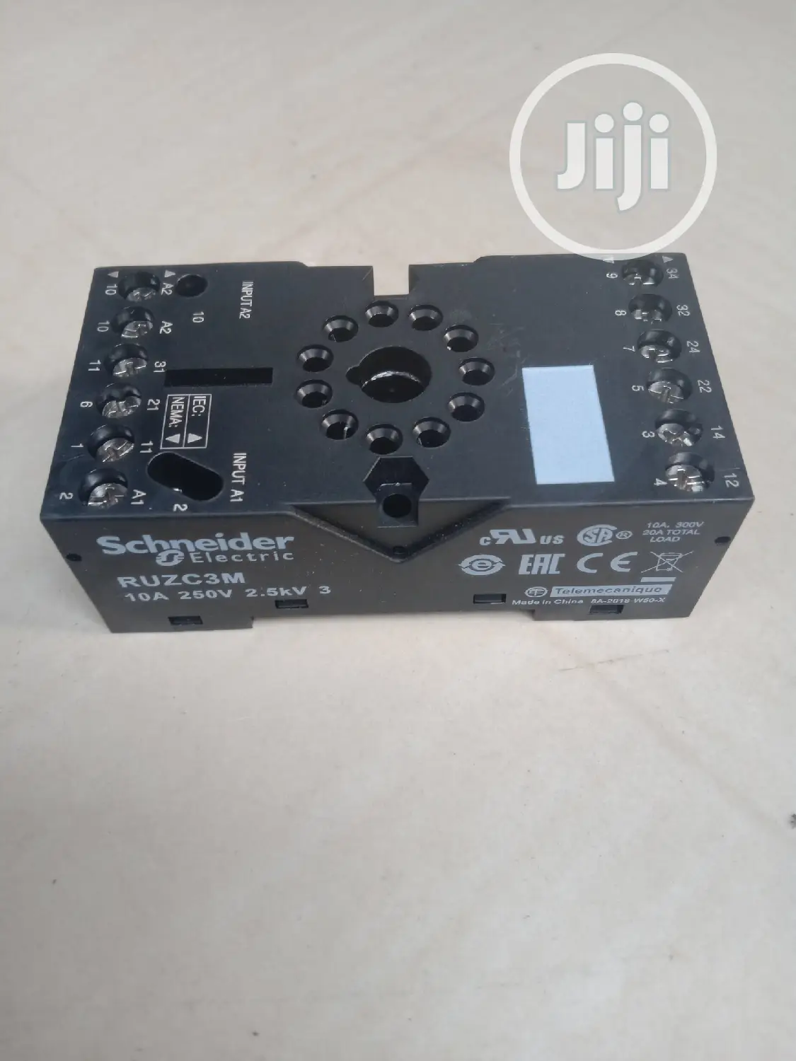 Schneider Pin Relay