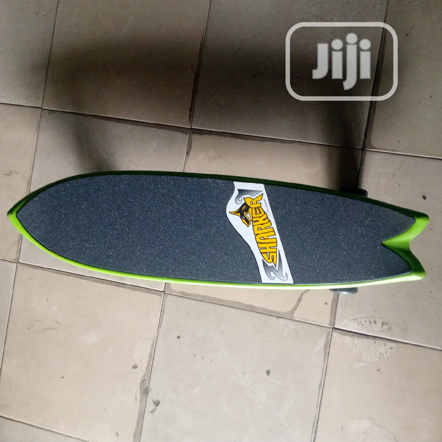 Sharker Skateboard