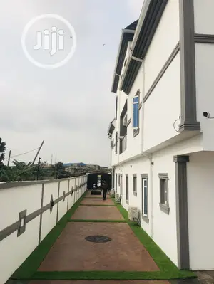 Redefine Your Carpark Walk Way With Green Grass Rugs