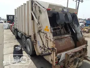 Volvo Fs10 Waste Compactor 6 X 2 Truck