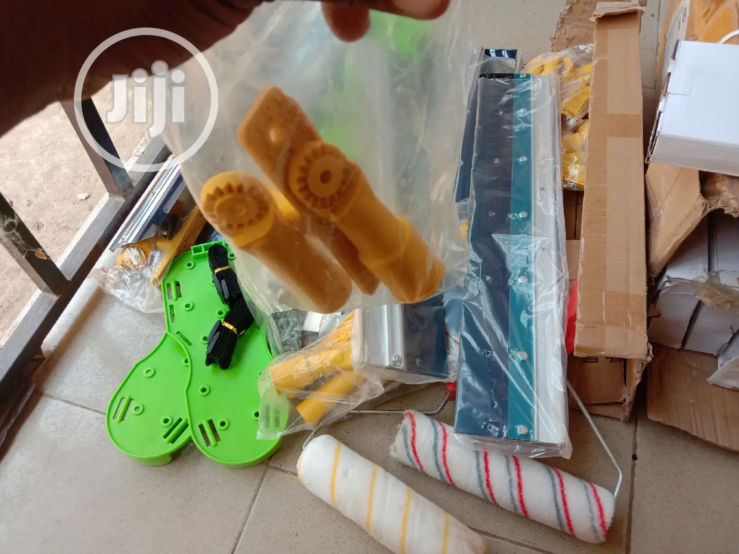 Epoxy Squeegee, Spike Shoe for Epoxy Work