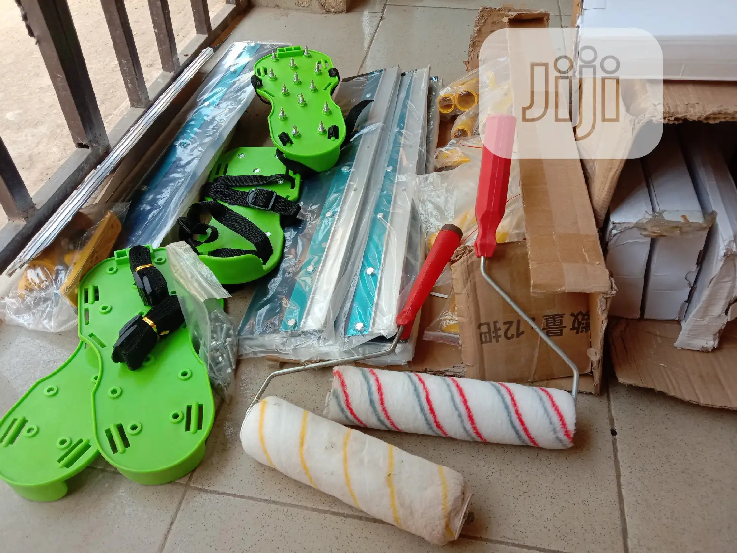 Epoxy Squeegee, Spike Shoe for Epoxy Work