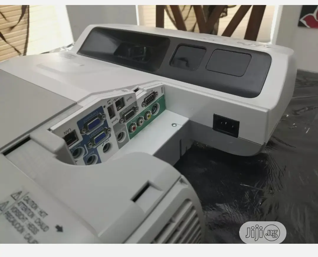 Projector Epson Short Throw