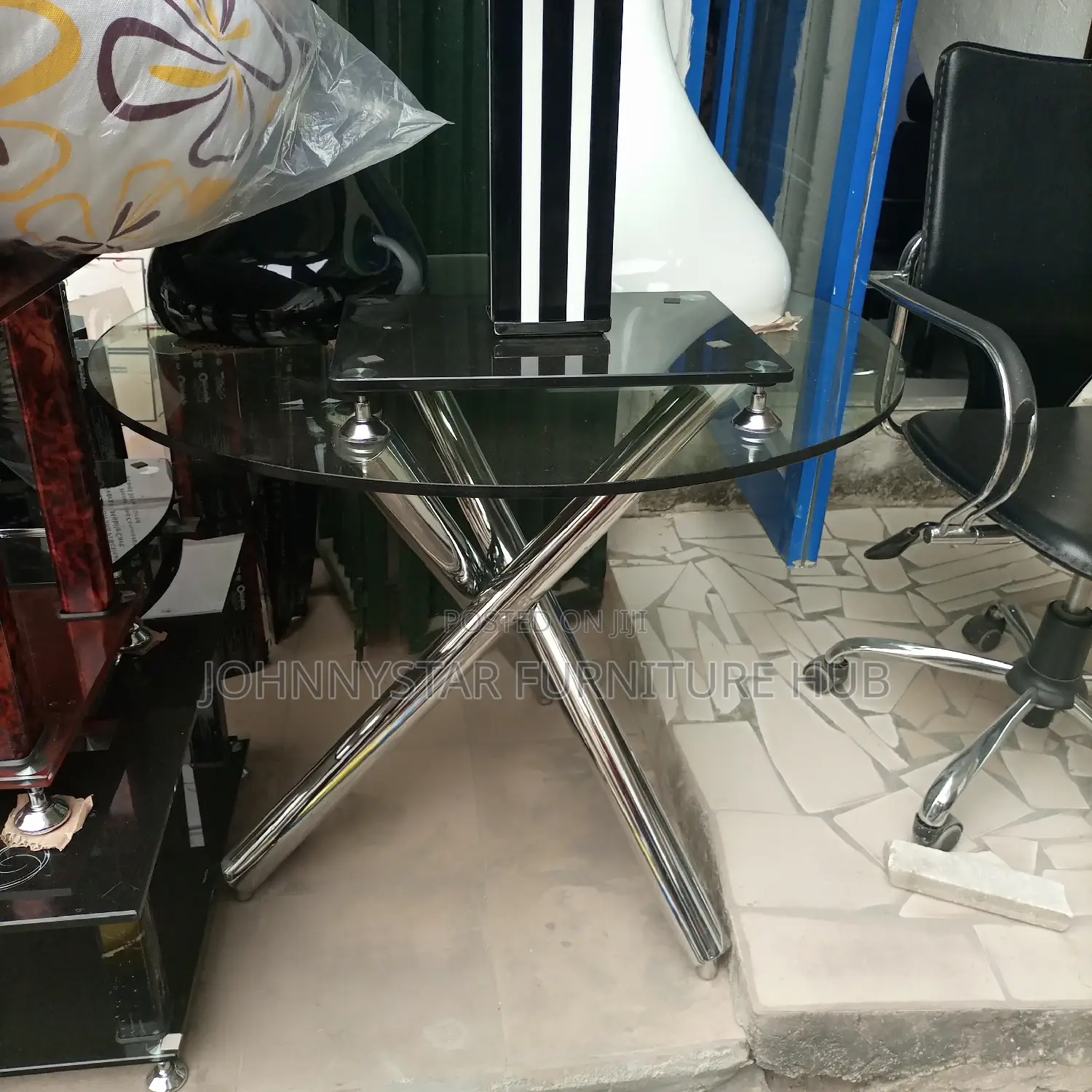 Round Dinning Table