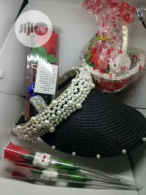 Lovers Package 06 (Hat, Little Basket, Rose Flowers, Bag)