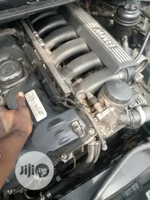 E39 BMW Engine