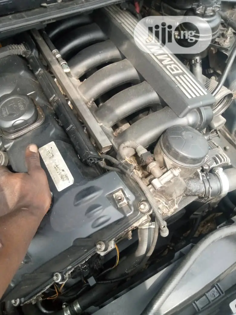 E39 BMW Engine