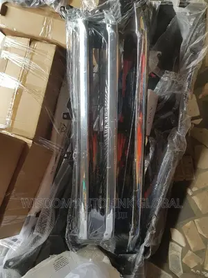 Front Grill for Toyota Hiace(Hummer Bus) 2010 3 Steps
