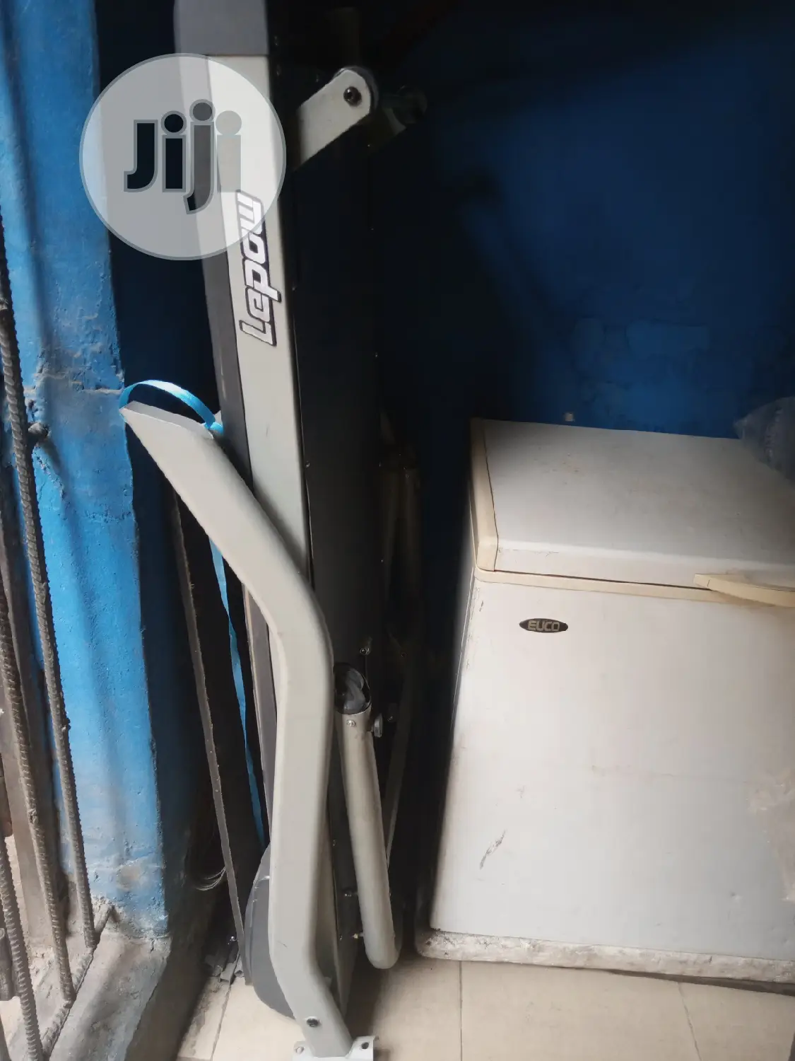 Second Hand 2.5hp Treadmill With Massager Electric