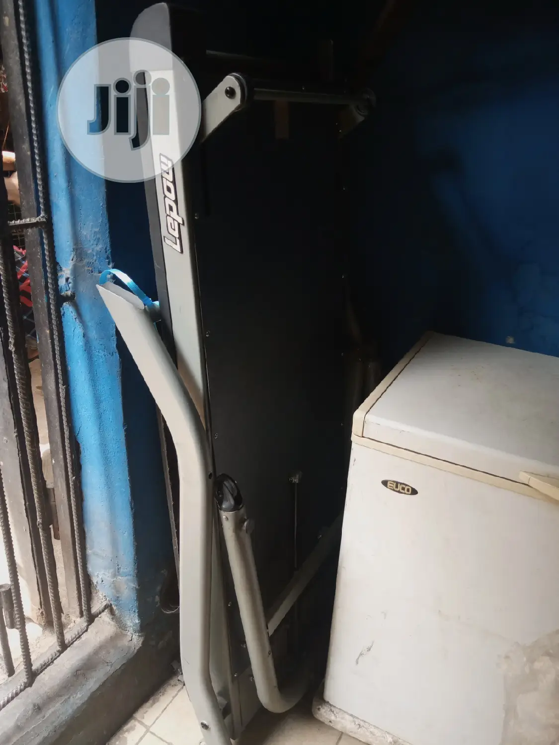 Second Hand 2.5hp Treadmill With Massager Electric