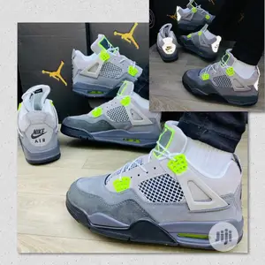 Air Jordan 4 Retro Sneakers