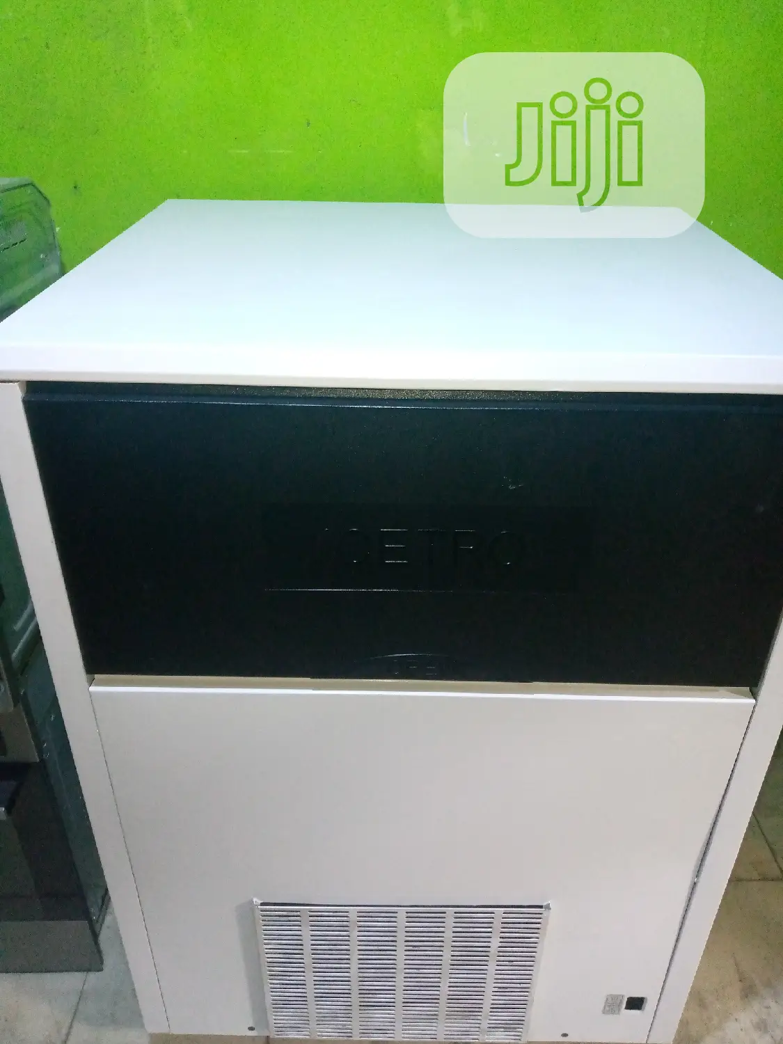 Ice Cube Machine 60 Cubes
