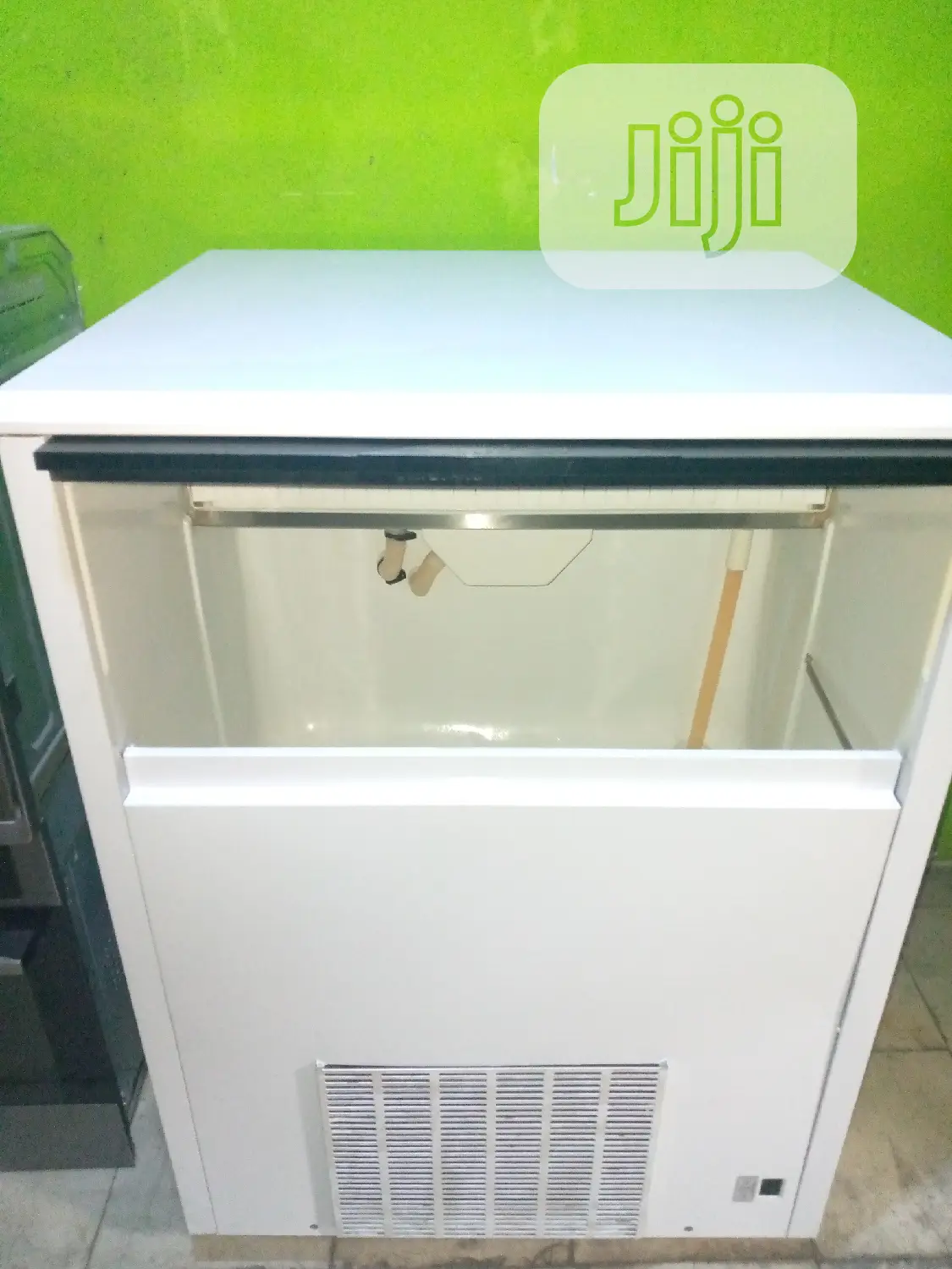 Ice Cube Machine 60 Cubes