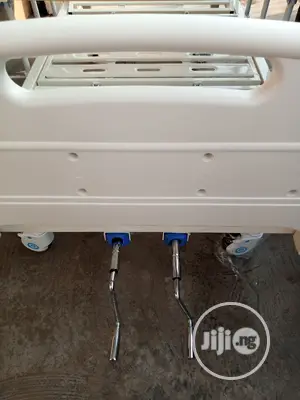 2 Cranks Bed With Drip Stand