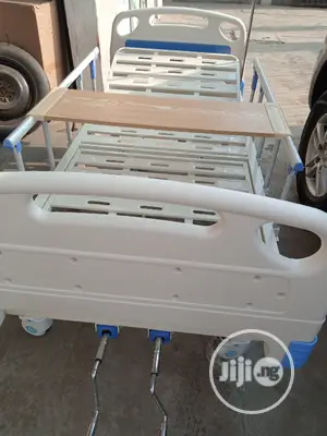 2 Cranks Bed With Drip Stand
