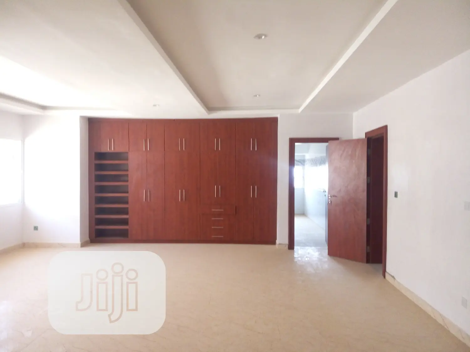 9bdrm Mansion in Gwarinpa Estate for Sale